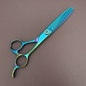 Tijeras de Adelgazamiento para Mascotas Suzhou 440C KD-7 Pulgadas Azul Cielo con Diseño de Piedras Preciosas para Peluquería Canina - Product Image 3