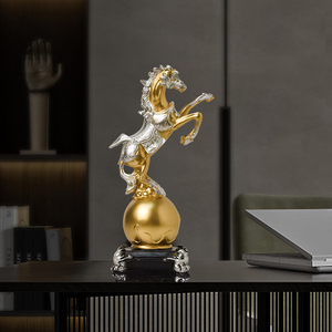 Ornamenti a Forma di Cavallo in Stile Lusso Leggero, Decorazioni in Resina per Casa, Cantinette, Soggiorno e Ufficio - Product Image 1