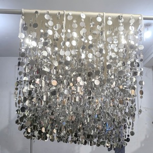 Uschool Décoration de plafond suspendue moderne en plastique avec perles et paillettes arc-en-ciel, rouges, dorées et argentées, pour mariages et fêtes, Chine - Product Image 6