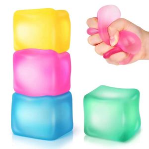 Bolas Antiestrés Fidget Ice Cube de TPR y Gel de Sílice Suave con Logotipo Personalizado - Product Image 2