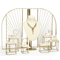 Présentoirs à bijoux Sundo pour magasin, accessoires de présentation de bijoux de luxe, ensemble de présentoirs à bijoux en métal et cuir PU sur mesure