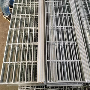 Grille de protection en <span class=keywords><strong>acier</strong></span> pour passerelle extérieure, fabricant de rampes en <span class=keywords><strong>acier</strong></span> <span class=keywords><strong>galvanisé</strong></span> pour plateformes offshore - Product Image 5