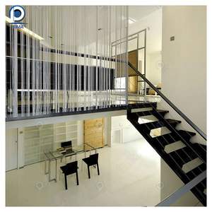 <span class=keywords><strong>Escalier</strong></span> intérieur moderne en bois flottant à cantilever <span class=keywords><strong>droit</strong></span> sur mesure Prima avec rampes en tige, <span class=keywords><strong>marches</strong></span> en bois, escaliers intérieurs - Product Image 1