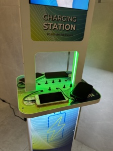 Y2 điện axi điện thoại sạc trạm với 21.5 ''android màn hình trong <span class=keywords><strong>double</strong></span> side dễ dàng để thay đổi quảng cáo trong bất cứ nơi nào bất cứ lúc nào cho sân bay - Product Image 2