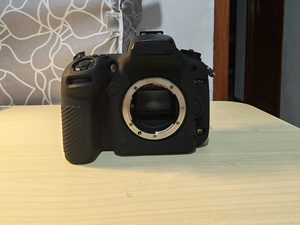 Cámara DSLR Nikon D750 99% Nueva, Cuerpo de Cámara con Sensor CMOS de 24.3MP de Fotograma Completo, Cámara Digital para Fotografía de Retratos - Product Image 1