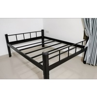 Lit simple en métal en vente chaude, durable et moderne pour les dortoirs, les chambres, les hôtels, les écoles, les hôpitaux, les appartements