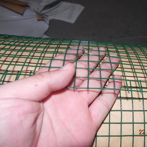 QG Factory Direct 8/10 calibre 2x2 jaula de animales malla de soldadura 4 pies galvanizado/recubierto de PVC para valla de granja de jardín 15m por rollo - Product Image 4