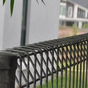 รั้วเหล็กดัดกลางแจ้งแบบโค้งมน รั้วลวดม้วนด้านบน ป้องกันสนิม สำหรับตกแต่งบ้าน - Product Image 3