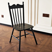 Chaises de salle à manger et ensemble de salle à manger vintage américains en bois massif de style Windsor du milieu du siècle, antiques pour petits appartements (1 table 4 chaises)