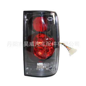 Luz Trasera Multifunción Negra para Camioneta Mazda B2000 B2200 B2600, Modelos 86-93 - Product Image 2