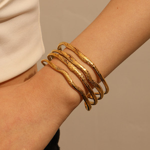 European American Style 18k Gold Plated Stainless Steel <b>Bracelet</b> Women Floral Leaf Design Jewelry Gift Fashion <b>Bangle</b> - Product Image 3