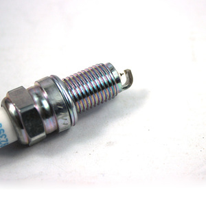 Bougies d'allumage en platine de bonne qualité pour composants automobiles Fiat IKR9H8 - Product Image 3
