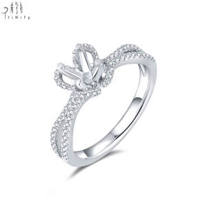 Bague de fiançailles classique exclusive en or blanc 18 carats avec diamant naturel, sans pierre principale, pour femme - Product Image 4