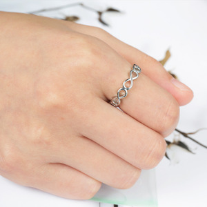 Anello a Forma di Otto Cavo per Donne, Gioielli Minimalisti alla Moda, Vendita all'Ingrosso - Product Image 4