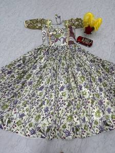 Robe Kalamkari la plus vendue pour femmes, vêtement traditionnel pour les événements, les programmes culturels et les tenues de fête, disponible au meilleur prix - Product Image 1
