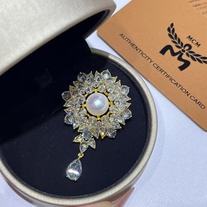 Broche en perle d'eau de mer blanche australienne, nouvelle collection automne-hiver, broche de collier à fleurs élégante et atmosphérique - Product Image 1