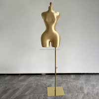 Mannequin femme doré grande taille avec support métallique doré, modèle de couture pour robes et présentation de vêtements