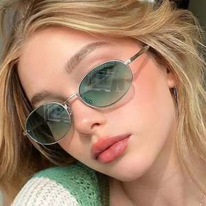Lunettes de soleil ovales punk en alliage avec logo personnalisé, monture vintage 2026, verres dégradés, protection UV400 pour femmes - Product Image 1
