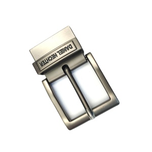 2024 estilo de moda <span class=keywords><strong>35mm</strong></span> logotipo personalizado Clip Aleación de Zinc alta calidad níquel Metal plateado Pin hebilla para cinturón de hombre