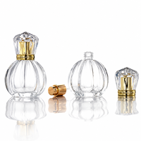 Flacon de parfum en verre haute transparence avec pulvérisateur à pompe, design robuste et lisse, affiche parfaitement la couleur originale du parfum