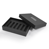 Boîte cadeau personnalisée en papier noir mat avec revêtement UV, gaufrage, insert en mousse, couvercle et base pour l'emballage de parfums