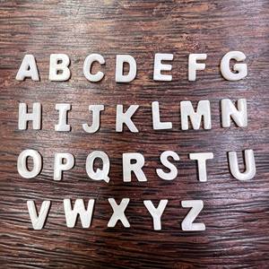 <span class=keywords><strong>Perles</strong></span> de coquillage percées sur le bord de 15mm <span class=keywords><strong>Lettres</strong></span> en feuille d'or-Pendentif à breloque bricolage pour la fabrication de bijoux-<span class=keywords><strong>Amazon</strong></span> Best - Product Image 2