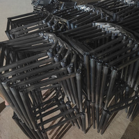 Cadre de chaise en métal robuste et moderne à 4 pieds croisés avec élégantes patins dorés pour chaises de salle à manger rembourrées de loisirs