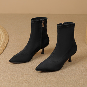 Botas de media pantorrilla ajustadas, modernas y versátiles para mujer, para otoño e invierno, con tacones gruesos. - Product Image 1