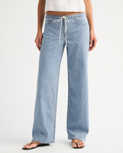 Jean décontracté en denim à taille basse rayé et à jambes larges pour femme avec cordon de serrage - Product Image 1