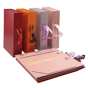 Boîte cadeau magnétique pliable haut de gamme personnalisée avec ruban, en matériaux recyclés, résistante aux UV, idéale pour les vêtements de marque et les cadeaux commerciaux - Product Image 1