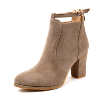 2025 hiver bottes formelles courtes Style britannique épais talon épais simple fermeture à glissière arrière pointe pointue éclairée
