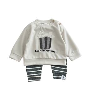 Conjunto Infantil Personalizado de Alta Calidad en Poliéster Suave, Camiseta con Cuello Redondo y Pantalones Deportivos a Rayas, Ropa de Dos Piezas para Bebé - Product Image 6
