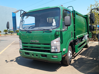 Camion de gestion des déchets Isuzu 6 tonnes 4x2 à moteur manuel, camion à ordures compacteuses de 6 m³ pour la collecte des déchets à vendre
