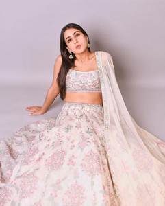 Lehenga en Georgette Longueur Ras du Sol, Design Spécial, Meilleure Vente, Moderne, Travaux de Broderie Lourds à Paillettes et Perles, Anti-Plis, Idéal pour les Soirées - Product Image 3