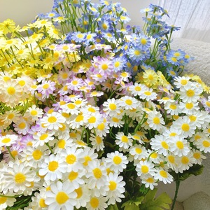 Bouquet de marguerites artificielles Qingyu Chronicle en soie – Blanc, Jaune, Bleu clair, Rose, Violet – Décoration printanière pour la maison et photographie en extérieur - Product Image 3
