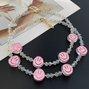 Collier de perles rose vif BD-L5968 avec visage souriant, collier de perles en cristal transparent, style Y2K, bijoux amusants pour femmes et filles - Product Image 1