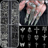 12 Grilles de Breloques pour Ongles Halloween Gothique Punk, Décorations d'Ongles en Métal Argenté Tête de Mort, Croix, Ange, Corne de Diable, Ornements d'Ongles Sombre