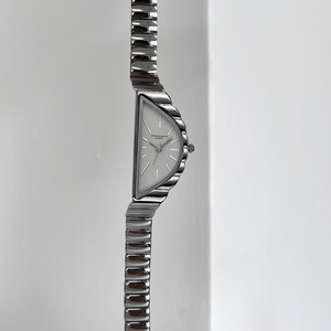 Reloj de cuarzo de moda para mujer, reloj de pulsera con cadena, estilo personalizado, elegante y ligero, de lujo. - Product Image 3