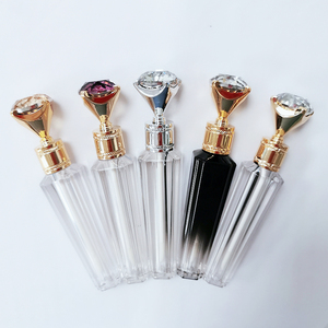 Yueshunxing 3ml biểu tượng tùy chỉnh Rhinestone rõ ràng Lipgloss chai vương miện vương trượng màu đen độc đáo vàng son bóng Ống - Product Image 4