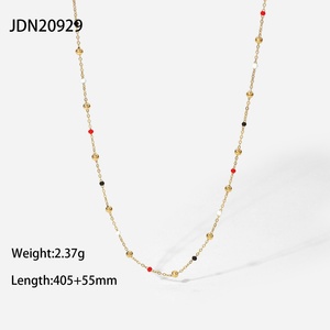 Collier à chaînes perlées plaqué or 18 carats en acier inoxydable avec émail rouge et noir - Product Image 6