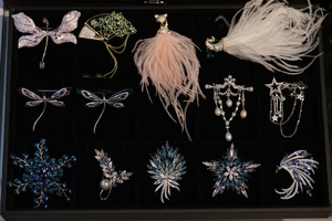 XILIANGFEIZI francés de lujo Animal pluma broche perla Natural Pavo Real zorro libélula ramillete Pin traje vestido Accesorios - Product Image 3