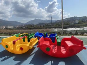 Balançoire pour enfants en plastique portable, deux places, couleurs personnalisables, pour l'intérieur et l'extérieur, équipement <span class=keywords><strong>de</strong></span> <span class=keywords><strong>jeux</strong></span> pour enfants - Product Image 2