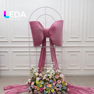 Telón de Fondo Gigante de Terciopelo Rosa LEDA para Escenario de Boda, Decoración con Lazo Gigante, Tela Disponible en Todos los Colores, Arco para Eventos, Ceremonias y Fiestas - Product Image 4