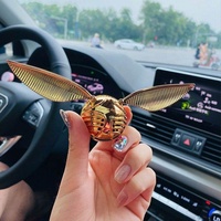 Rafraîchisseur d'air pour voiture ultra léger Golden Snitch Clip d'évent de parfum magnétique moderne avec arôme Freesia pour parfum de sortie d'air de voiture