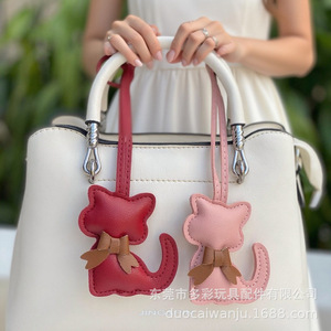พวงกุญแจหนังรูปแมวติดกระจกมองหลัง ของตกแต่งตุ๊กตาแมวการ์ตูน - Product Image 1