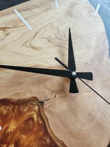 Reloj de Pared Artístico de Resina y Madera, Hecho a Mano, Duradero, Elegante, Funcional, Estilizado y Decorativo, Perfecto para Sala de Estar o Dormitorio - Product Image 2