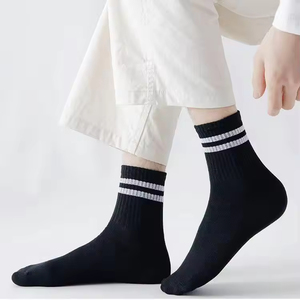 ถุงเท้าลำลองสีพื้นขาวดำแบบขายส่ง ถุงเท้าข้อสั้นลายสองแถบสำหรับผู้หญิงและเด็กผู้หญิง คุณภาพสูง - Product Image 5