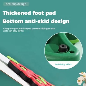Distributeur de nourriture éducatif pour chien en forme de sapin de Noël festif avec conception anti-étouffement pour le dressage canin - Product Image 3