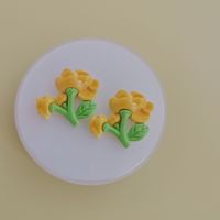 100 piezas de flores coloridas de resina, dijes de slime, cabujones de base plana para accesorios de decoración de pendientes DIY y adornos para lazos de pelo