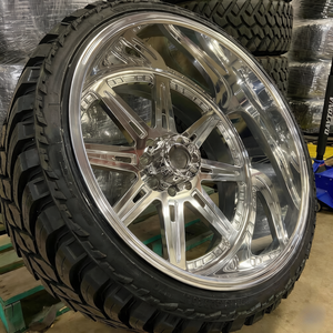 Rines Forjados Direccionalmente Pulidos Personalizados de Primera Calidad con Offset Negativo Extremo <span class=keywords><strong>para</strong></span> Camionetas Elevadas Ford F350 GMC Sierra Denali - Product Image 2